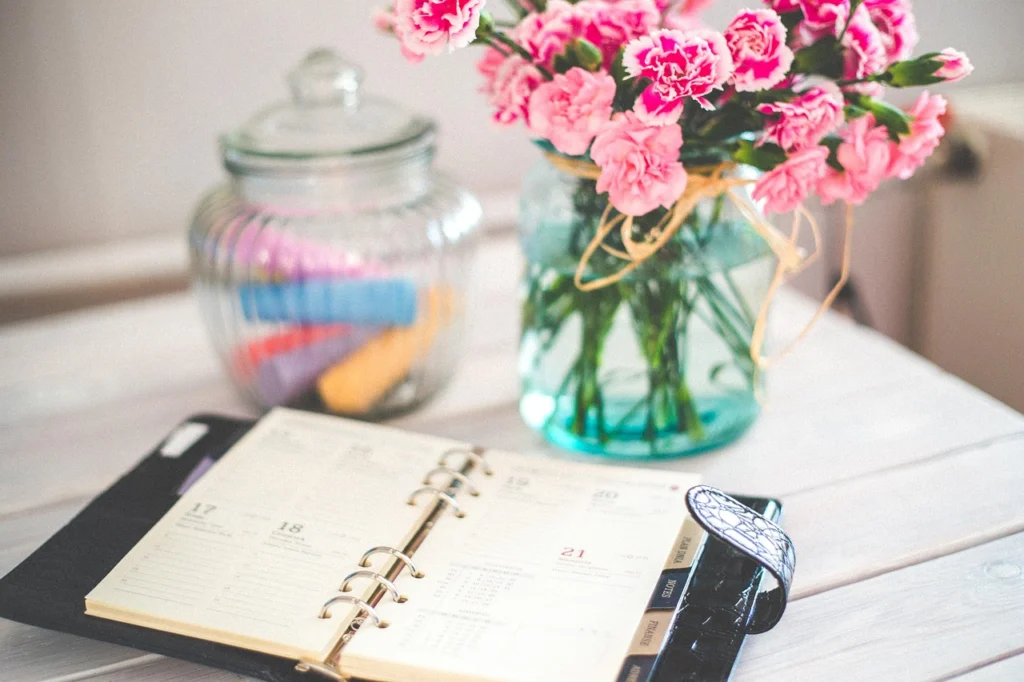 Calendar planner showing a 30-day email sequence for customer retention
